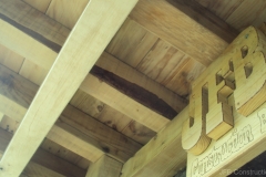 Cabane improvisée en bois de récup - Roman sur Isère (26)